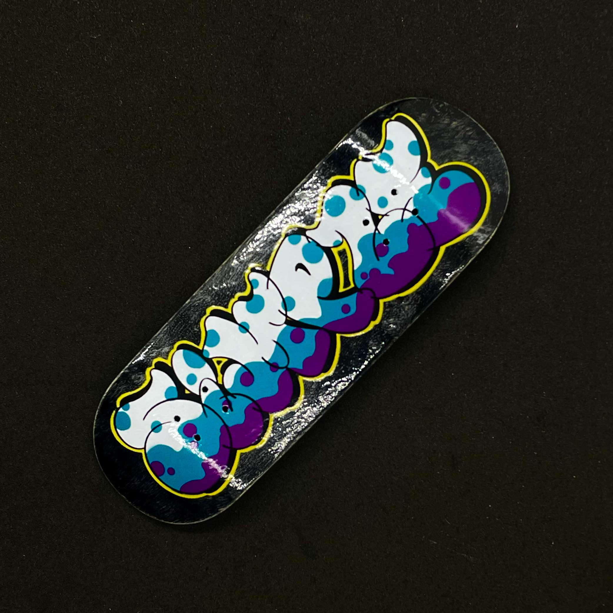 Quick Piece is the our newest graphic paying homage to the Graffiti culture which has had a big influence on us.